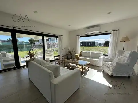 Casa en Alquiler Temporal con 1 cochera
