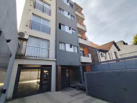 Departamento 2 ambientes al frente- Castelar Sur