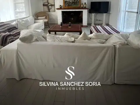 Casa 6 ambientes con 4 baños