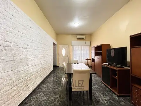 Casa 5 ambientes con 2 baños