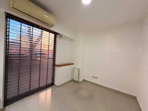 Oficina 5 ambientes con 1 baño