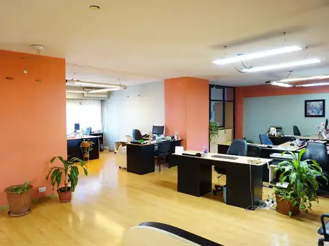 IMPECABLE PISO COMPLETO EN UNA ZONA EMBLEMÁTICA PARA ENTRAR