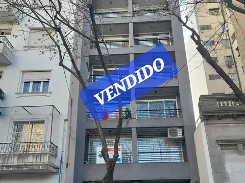 RETASADO - AMPLIO MONOAMBIENTE CON ESPACIO GUARDACOCHE AL CFTE BALCON - CON RENTA -