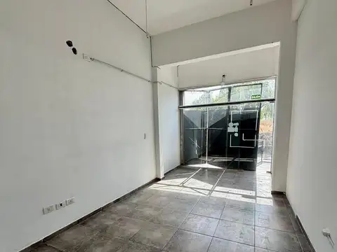 OPENHOUSE alquila excelente local comercial