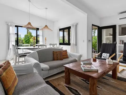 Casa en alquiler de 3 dormitorios + dependencia en José Ignacio, 1