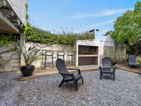 Casa en alquiler de 3 dormitorios + dependencia en José Ignacio 100