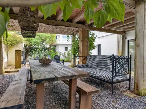 Casa en alquiler de 3 dormitorios + dependencia en José Ignacio, 1
