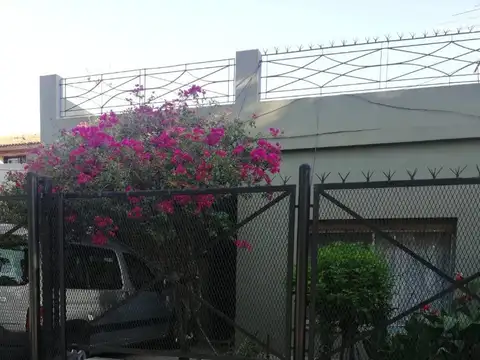 APTO CREDITO! CASA  DE 3 AMBIENTES CON HERMOSO LOTE