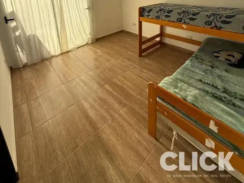 Casa en Alquiler con 2 cocheras