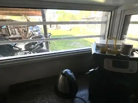 CASA CON JARDIN de 2 ambientes en Del Viso