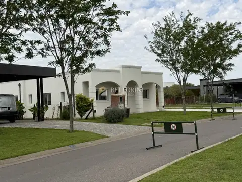 Av. Dr. Honorio Pueyrredón 5209 (o al 5500) , Piso 0