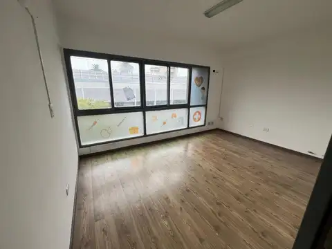 SAN MARTIN OFICINA SEMIPISO AL FTE CON 2 DESPACHOS Y RECEP