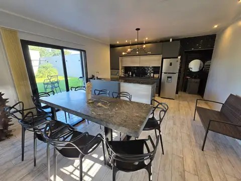 Casa 3 ambientes con 2 baños