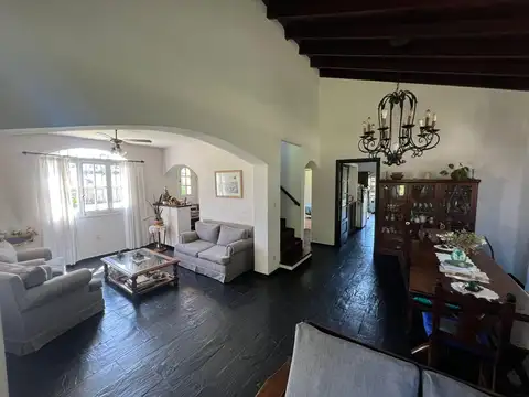 Casa 4 ambientes con 3 baños