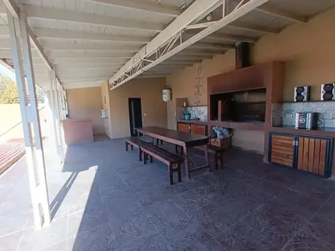 Casa 2 ambientes con 1 baño