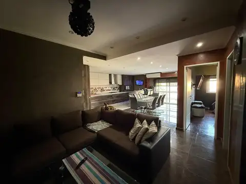 Depto Tipo Casa 4 ambientes con 3 baños