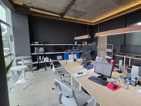 Oficina en Alquiler con 2 cocheras