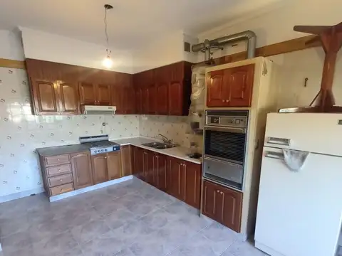 Casa 7 ambientes con 4 baños