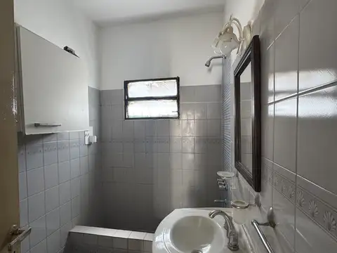 Depto Tipo Casa en Alquiler en Castelar Sur, $ 700.000