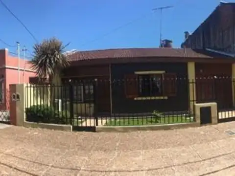 Casa en Venta en Villa Luzuriaga, USD 230.000