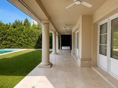 Casa 6 ambientes con 5 baños