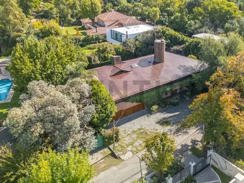 Casa en Venta con 3 cocheras