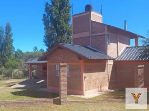 Casa en venta - 2 Dormitorios 2 Baños - Mina Clavero
