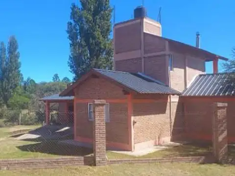 Casa en venta - 2 Dormitorios 2 Baños - Mina Clavero