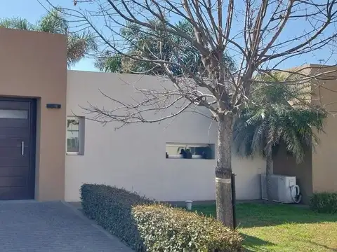 Casa 8 ambientes con 3 baños