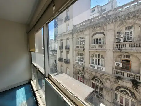 MICROCENTRO ALQUILER OFICINA SEMIPISO AL FRENTE COCHERA