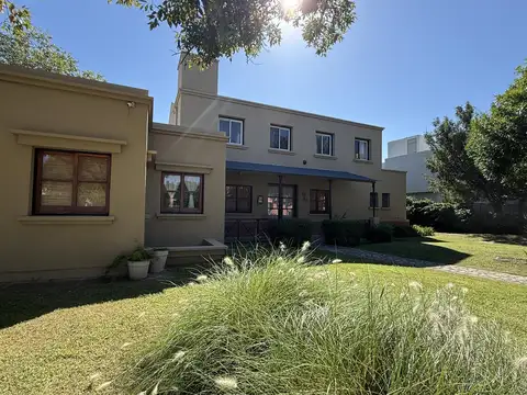 ¡Venta! Casa en Chacras de la Villa ¡Suite en planta baja! ¡Con Escritura!