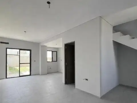 DUPLEX EN VENTA 2 DORM 2 BAÑOS EN VALLE CERCANO - LA AMISTAD