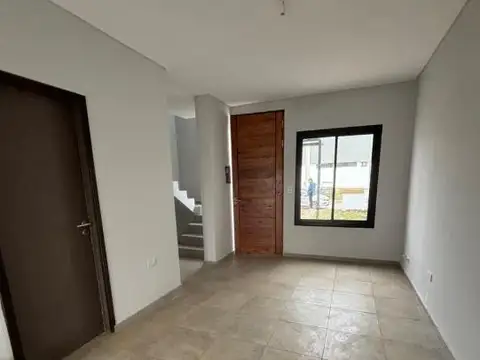 DUPLEX EN VENTA 2 DORM 2 BAÑOS EN VALLE CERCANO - LA AMISTAD