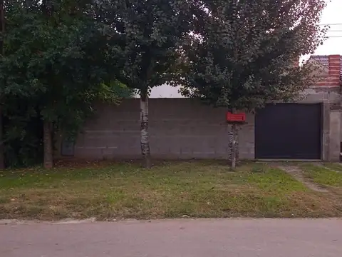 Casa en venta - 2 Dormitorios 1 Baño - Cocheras - 300Mts2 - Etcheverry, La Plata