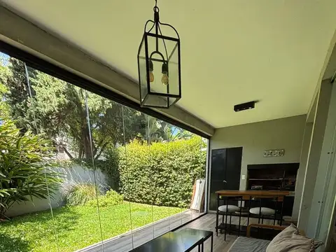 Venta Ovejitas Dúplex 5 ambientes en Las Lomas de San Isidro, con jardín y 2 cocheras