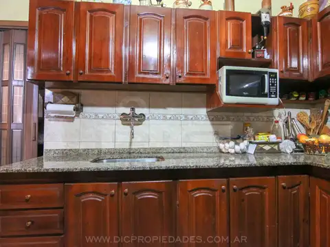 Casa  6 Ambientes en  2 plantas y  Dto. en el fondo Venta - Boulogne