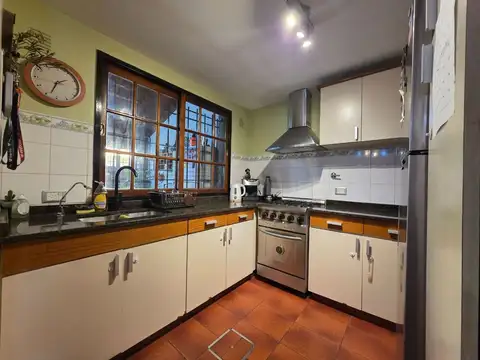 Depto Tipo Casa 4 ambientes con 2 baños
