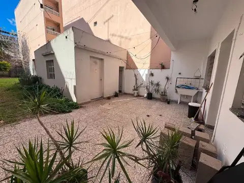 Casa de 4 ambientes en venta en Ballester centro