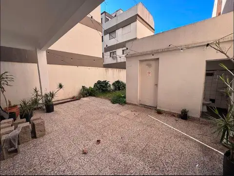 Casa de 4 ambientes en venta en Ballester centro