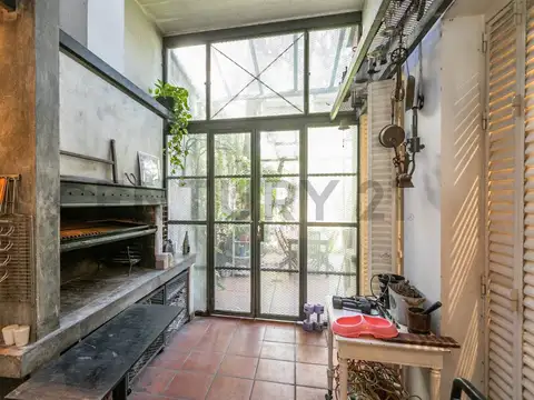 Casa en Venta con 2 cocheras