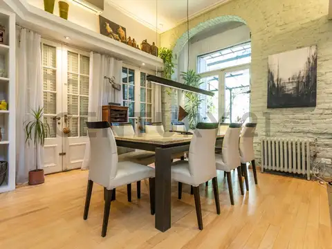 Casa en Venta con 2 cocheras