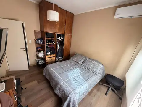 VENTA CASA CON PILETA EN ISIDRO CASANOVA