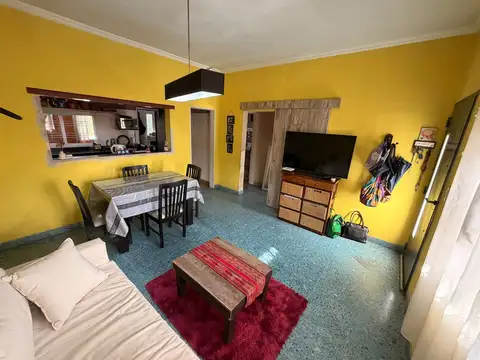 VENTA CASA CON PILETA EN ISIDRO CASANOVA