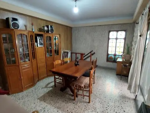 COMODA CASA EN VENTA . TRES DORMITORIOS