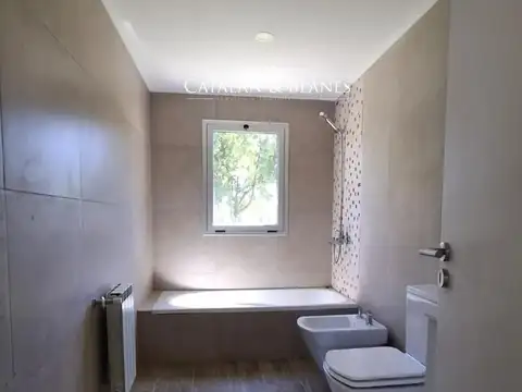 Casa 4 ambientes con 3 baños