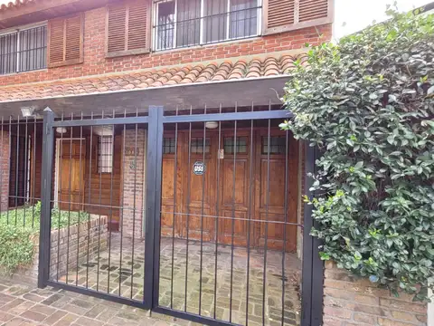 EXCEL UBICACION RESIDENCIAL I AGRADABLE CHALET DE DOS PLANTAS I 3 DORMIT I MUY LINDO JARDIN I GARAGE
