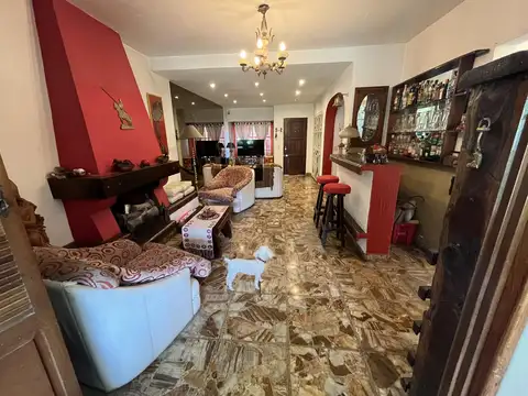 Casa 7 ambientes con 4 baños