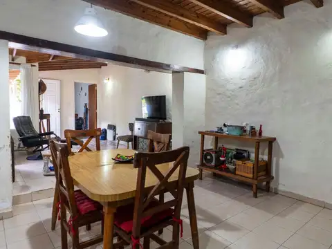 Casa 5 ambientes con 1 baño