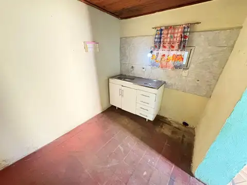 Casa 3 ambientes con 1 baño