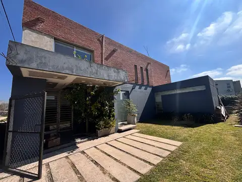 Casa en Venta en Villa Elisa [Cod: 359]